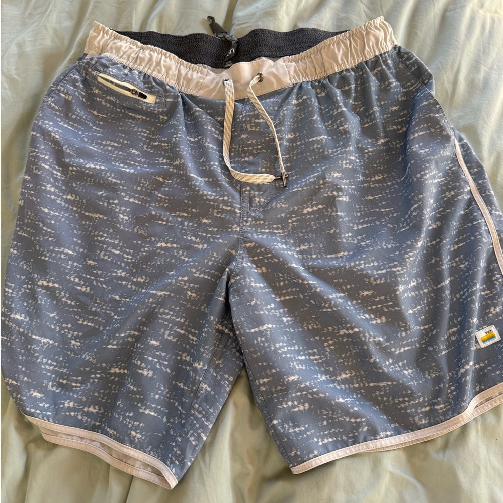 Men’s Vuori workout shorts XXL
